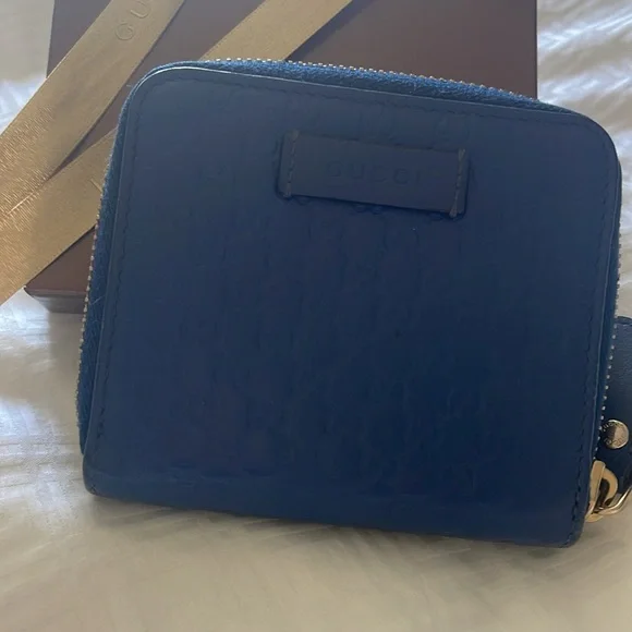 Authentic Gucci compact wallet - Picture 2 of 8